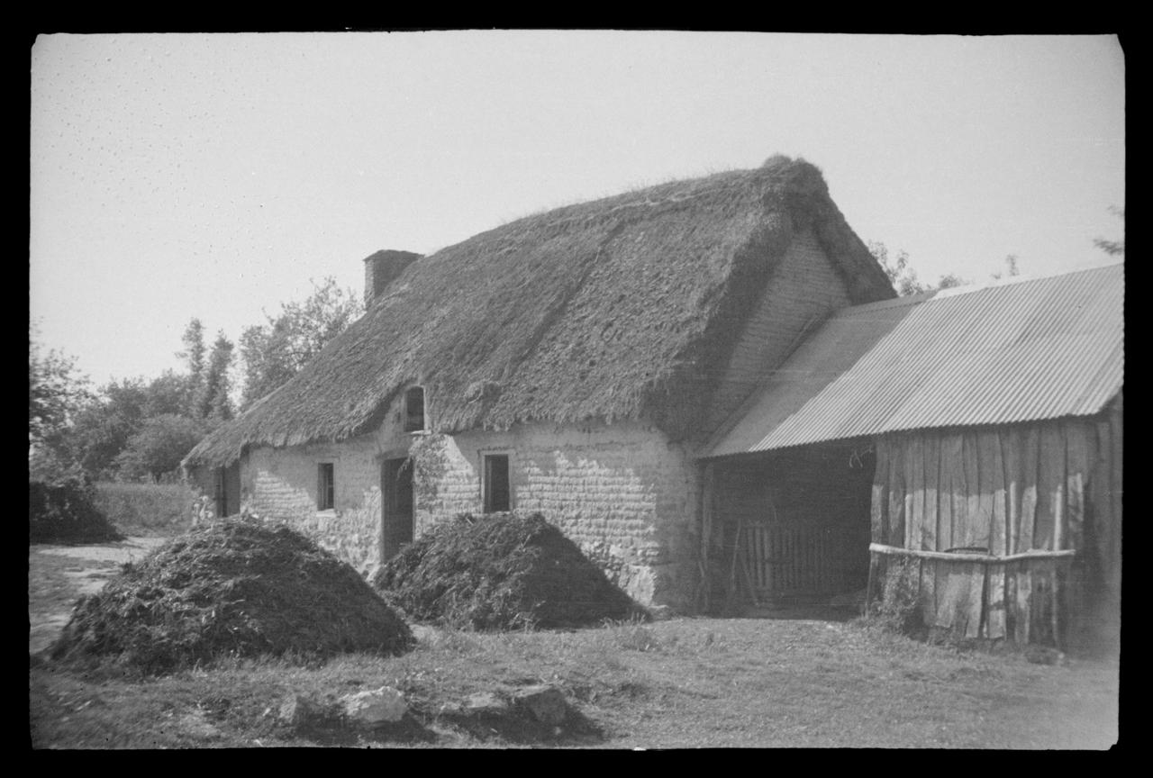 Montfort photographie Elévation côté Sud-Est Bretagne, France 1943/5/18 Ph.1943.169.70 Photo