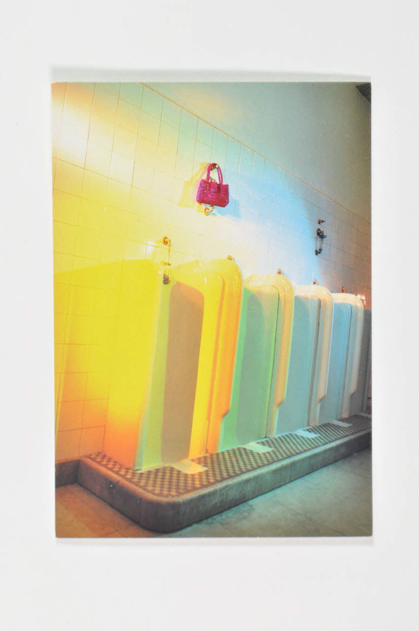 Abraço carte postale 6a Gala dos travestis" (urinoir) (6° gala des travestis) Portugal 1998 2003.109.133 Photo Mucem