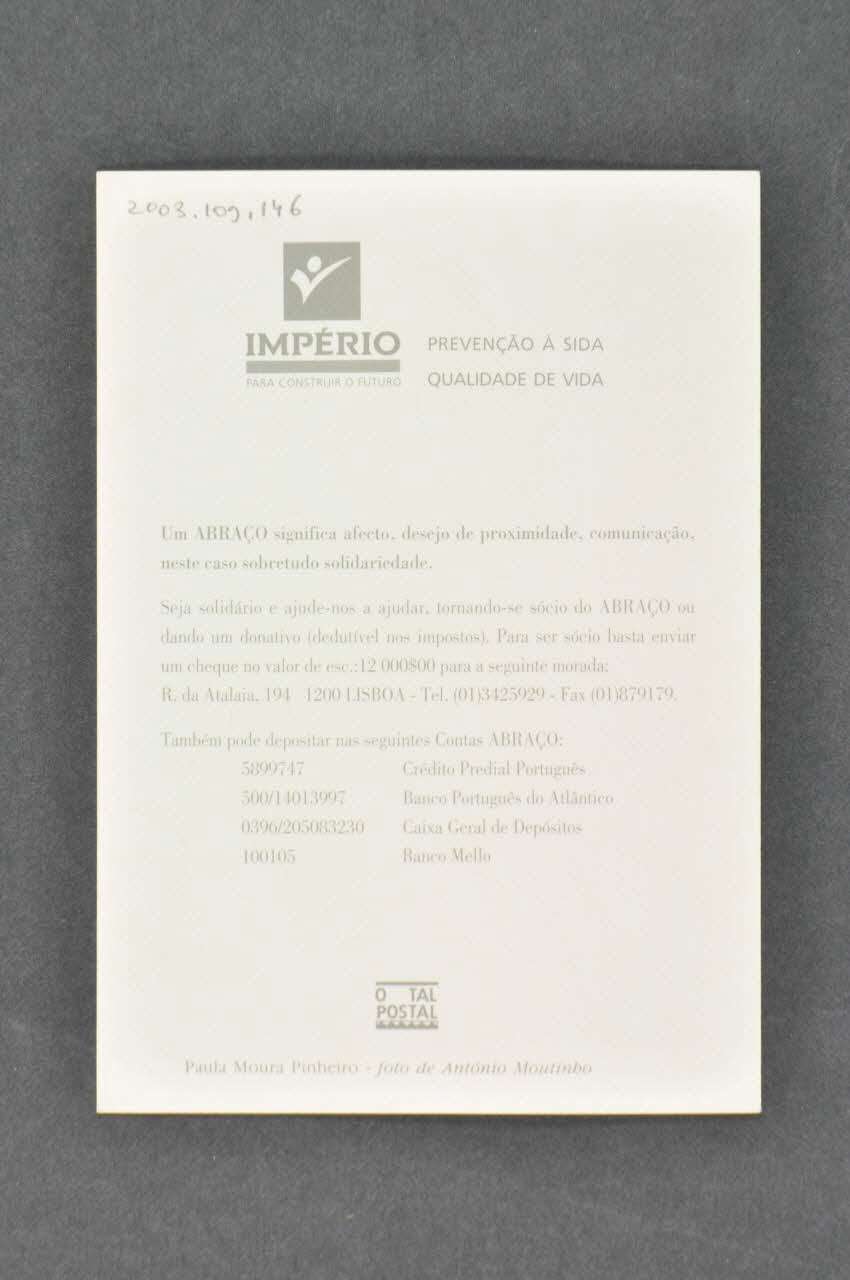Abraço, Cosmo carte postale "Preservativo obrigatorio Usar" (Paula Moura Pinheiro) (Préservatif. Usage obligatoire.) Portugal 1993 2003.109.146 Photo Mucem
