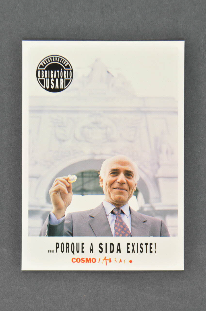 Abraço, Cosmo carte postale "Preservativo obrigatorio Usar"  (Machado Caetano) (Préservatif. Usage obligatoire.) Portugal 1993 2003.109.147 Photo Mucem