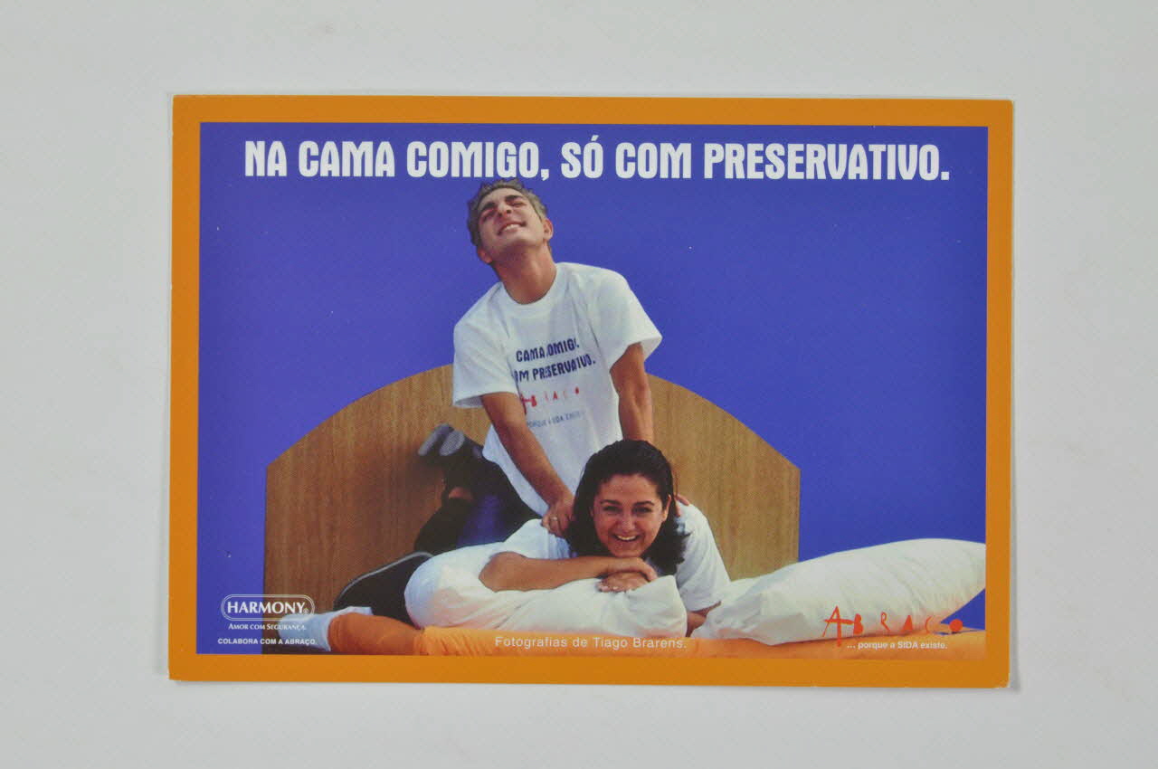 Abraço carte postale Série "Na cama comigo, so com preservativo" (Serginho e Suzana Cacela) (Pas au lit avec moi, sinon avec un préservatif) Portugal 1993 2003.109.161 Photo Mucem