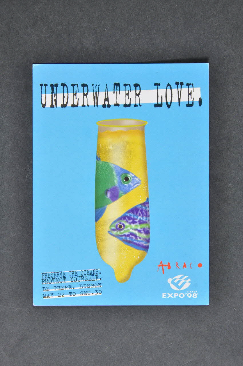 Abraço carte postale "Underwater love" (bleu) (en anglais) (amour sous marin) Portugal 1998 2003.109.176 Photo Mucem