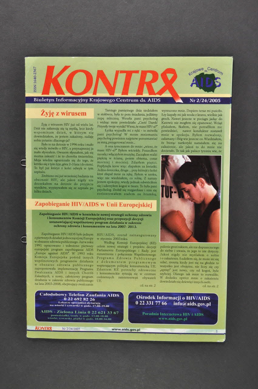 Krajowe Centrum Ds Aids (The National Aids Center) Bulletin d'information "Kontra", 2005, n°2/24 : "I live with the virus" (Je vis avec le virus) Pologne 2005 2005.120.47.1-3 Photo Mucem