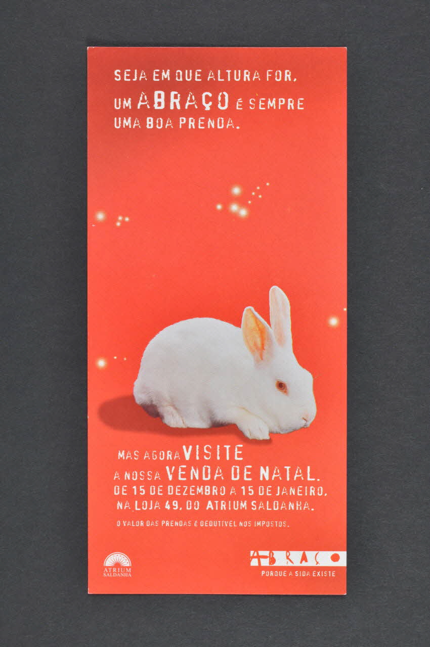 CARTON D'INVITATION "Seja em que altura for. Um abraco é sempre uma boa prenda" (C'est l'occasion. Un abraço est toujours un bon cadeau) 2003.109.199 Photo Mucem