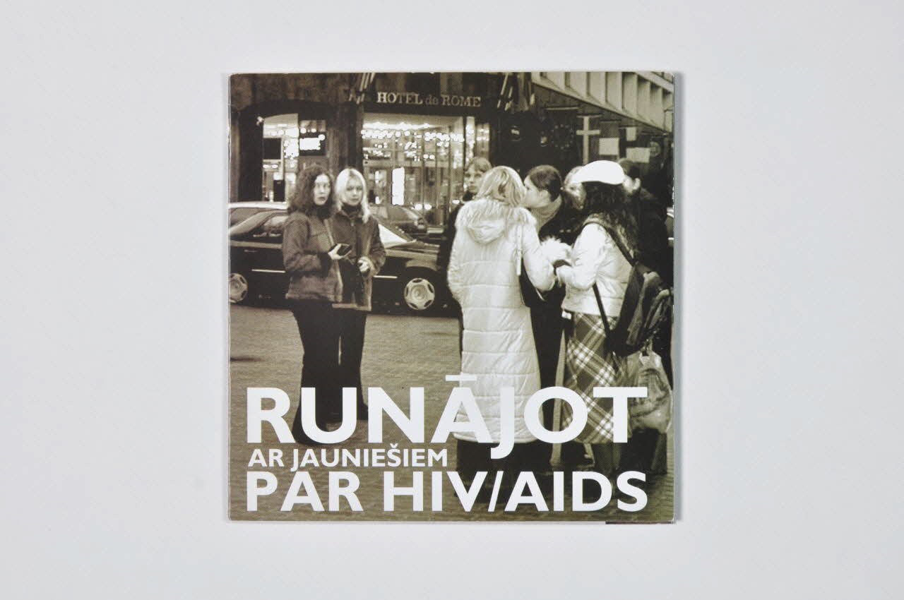 Aids Prevention Center Dépliant "Runajot ar jauniesiem par HIV/AIDS" Lettonie 1990 2005.121.24 Photo Mucem
