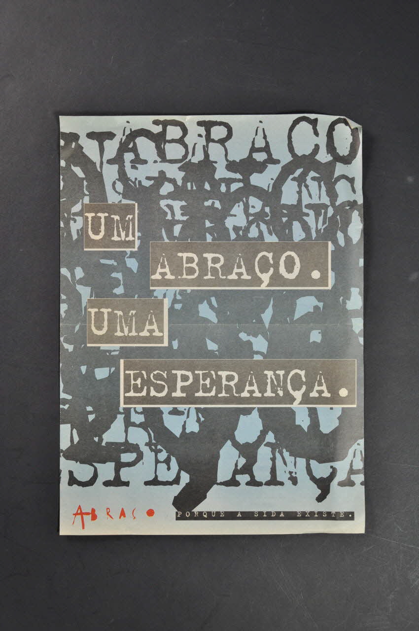 Affichette-dépliant "Um abraço Uma Esperança" (Un baiser. Une espérance) 2003.109.212 Photo Mucem
