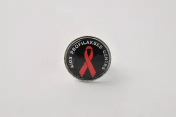 Aids Prevention Center pin's Aids Prevention Center Lettonie 2005 2005.121.36.1-2 Photo Mucem