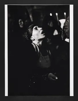 André Martin tirage photographique Pèlerinage de la Madone du Belvedere, portrait d'une femme se confessant Basilicate, Italie 1958 2024.1.5 Photo Mucem / Marianne Kuhn