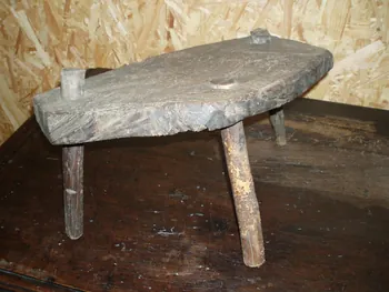 tabouret 1955.151.24 Photo Photo Musée Massey de Tarbes / collections Mucem