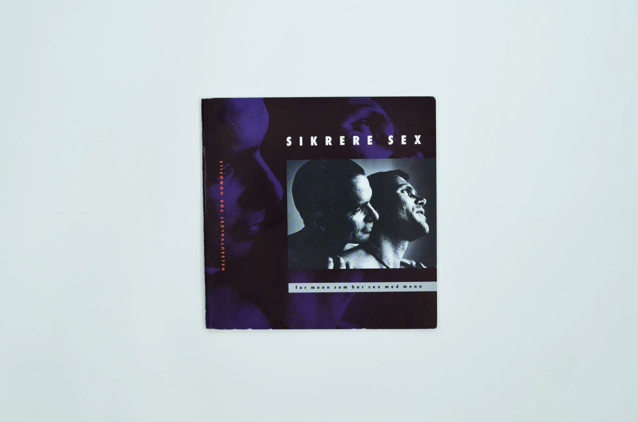 BROCHURE "Sikrere sex for menn som har sex med menn" (Safer sex pour les hommes ayant des relations sexuelles avec des hommes) 2005.122.11 Photo Mucem