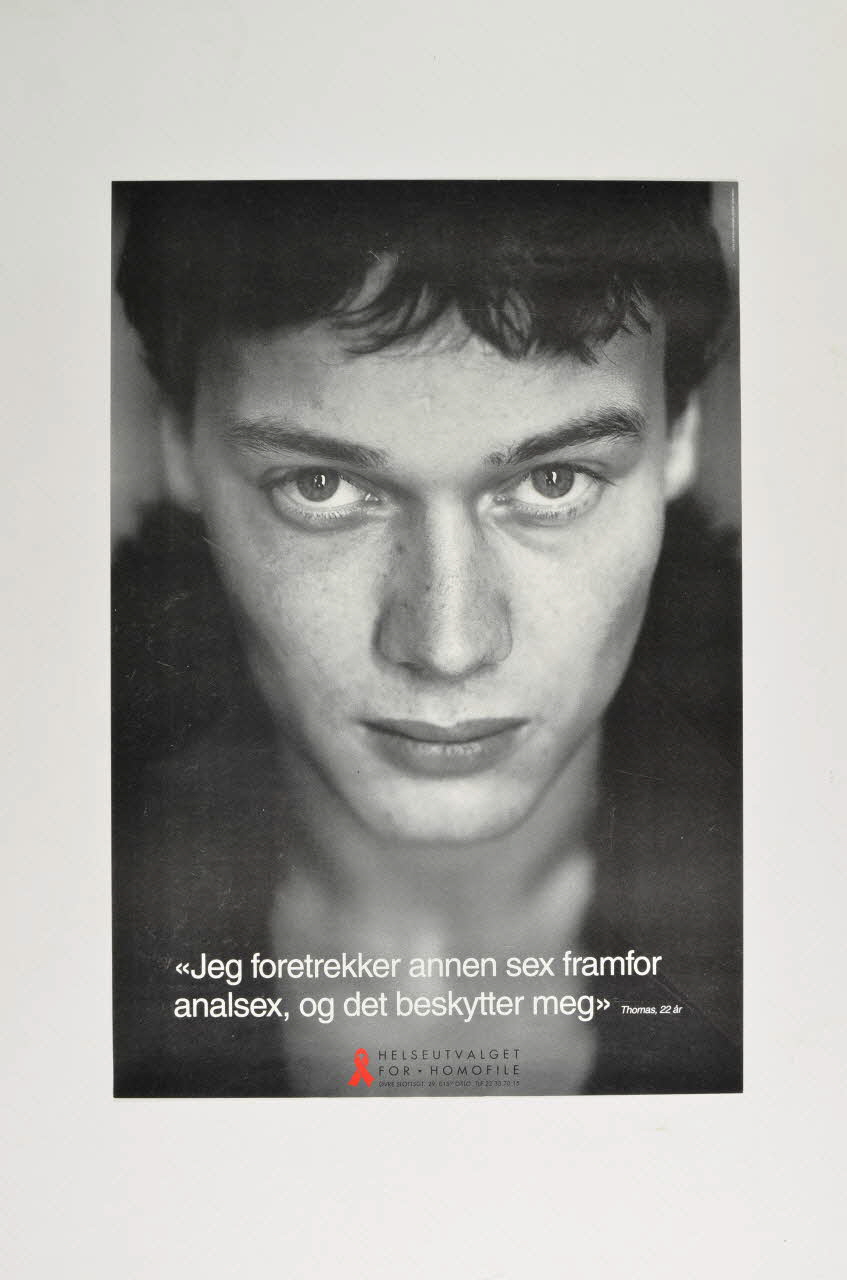 affiche "Jeg foretrekker annen sex framfor analsex, og det beskytter meg" (Je préfère d'autres pratiques sexuelles à la pénétration anale et cela me protège.Thomas 22 ans) 2005.122.20 Photo Mucem