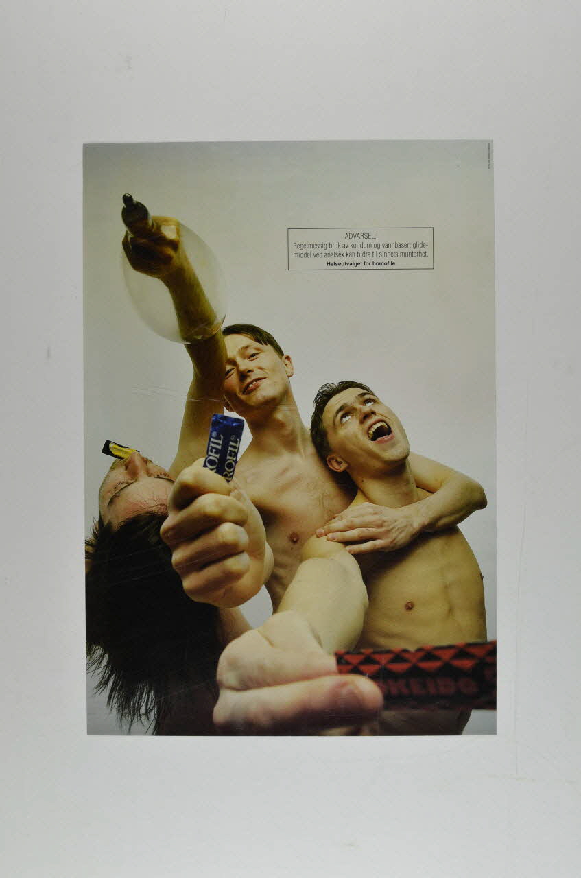 affiche "Advarsel - Regelmessig bruk av kondom og vannbasert glidemiddel ved analsex kan bidra til sinnets munterhet" (Warning. Use of condom and water based glide during anal sex can bring joy to your life) 2005.122.22 Photo Mucem