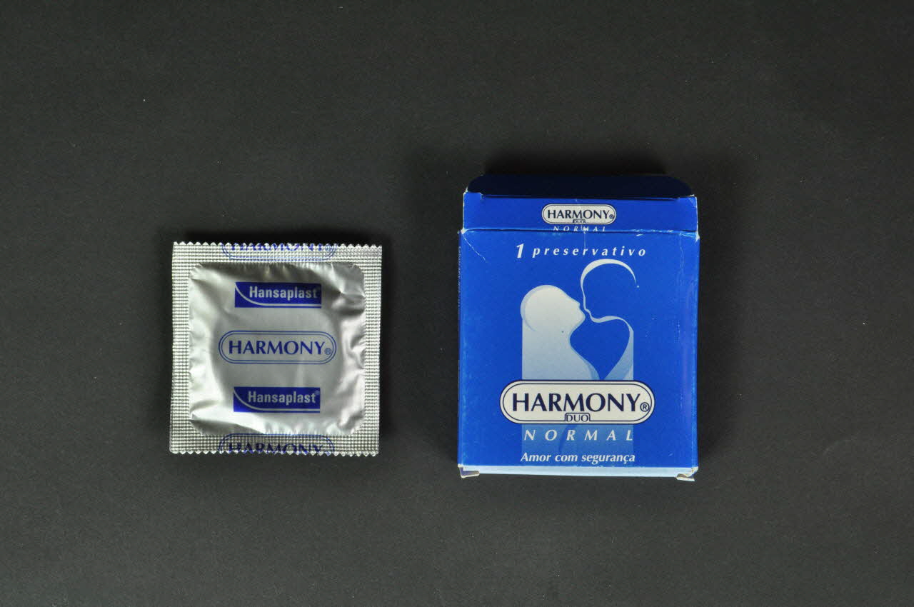Abraço, Harmony Préservatif Amor com segurança" (Amour avec sécurité) Portugal 2003 2003.109.257.1-2 Photo Mucem