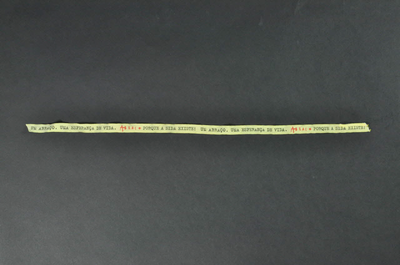 Ruban bracelet Ruban jaune "Abraço" 2003.109.260 Photo Mucem