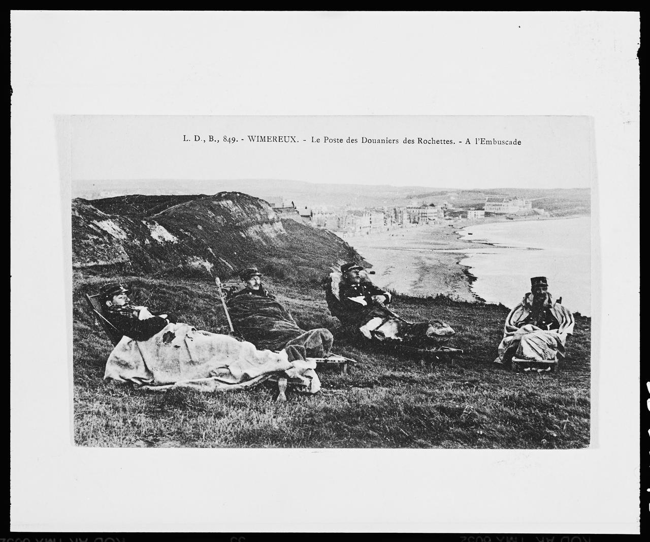 photographie Le poste des douaniers des rochettes. à l'embuscade. (cp 041167) Ph.1999.53.13 Photo © Musée des Civilisations de lEurope et de la Méditerranée/Anonyme