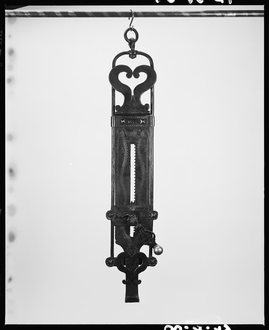 photographie Crémaillère à dents. Fer forgé. 1843 Ph.2000.1.19  Photo © Musée des Civilisations de lEurope et de la Méditerranée/Adam, Danièle