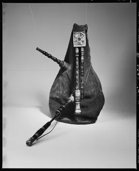 photographie Chabrette ayant appartenu à  Elie Béjard. Limoges (Haute-Vienne). Bois, corne, métal. 20è s. Ph.2000.1.354 Photo © Musée des Civilisations de lEurope et de la Méditerranée