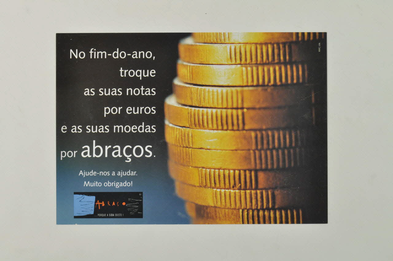 Abraço affiche Affichette "No fim do ano troque as suas notas por euros e as suas moedas por abraços(A la fin de l'année changez vos billets en euros et vos pièces de monnaie en baisers) Portugal 2001 2003.109.43 Photo Mucem