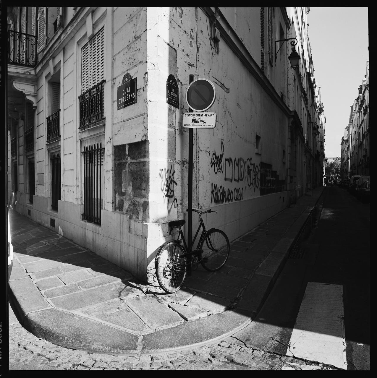 Hervé Jézéquel photographie MNATP. Exposition. Musiciens des rues de Paris (18 novembre 1997 - 27 avril 1998) Ile-de-France, France 1997 Ph.2008.00.4.12 Photo © Musée des Civilisations de lEurope et de la Méditerranée/Jézéquel, Hervé