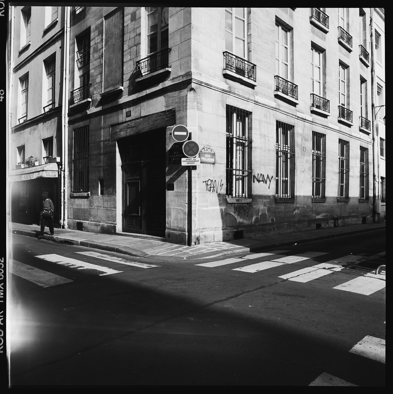 Hervé Jézéquel photographie MNATP. Exposition. Musiciens des rues de Paris (18 novembre 1997 - 27 avril 1998) Ile-de-France, France 1997 Ph.2008.00.4.16 Photo © Musée des Civilisations de lEurope et de la Méditerranée/Jézéquel, Hervé