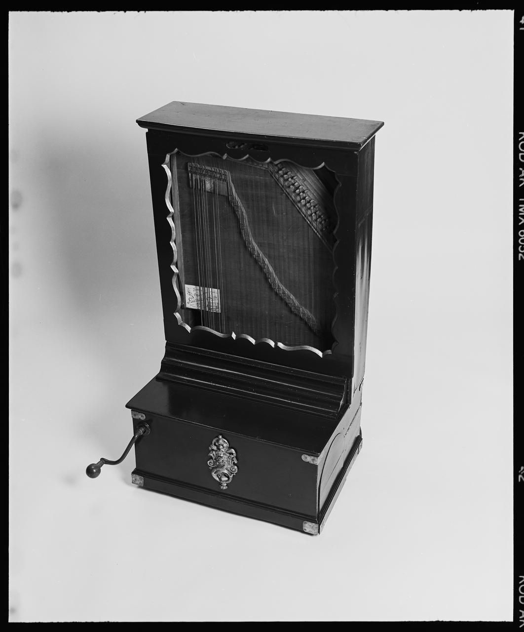 Danièle Adam ; Hervé Jézéquel photographie MNATP. Exposition. Musiciens des rues de Paris (18 novembre 1997 - 27 avril 1998) Ile-de-France, France 1997 Ph.2008.00.4.168 Photo © Musée des Civilisations de lEurope et de la Méditerranée/Adam, Danièle
Jézéquel, Hervé