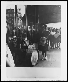 Danièle Adam ; Hervé Jézéquel photographie MNATP. Exposition. Musiciens des rues de Paris (18 novembre 1997 - 27 avril 1998) Ile-de-France, France 1997 Ph.2008.00.4.189  Photo © Musée des Civilisations de lEurope et de la Méditerranée/Adam, Danièle
Jézéquel, Hervé