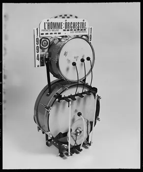 Danièle Adam ; Hervé Jézéquel photographie MNATP. Exposition. Musiciens des rues de Paris (18 novembre 1997 - 27 avril 1998) Ile-de-France, France 1997 Ph.2008.00.4.194  Photo © Musée des Civilisations de lEurope et de la Méditerranée/Adam, Danièle
Jézéquel, Hervé
