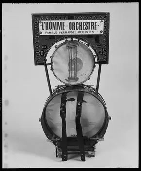 Danièle Adam ; Hervé Jézéquel photographie MNATP. Exposition. Musiciens des rues de Paris (18 novembre 1997 - 27 avril 1998) Ile-de-France, France 1997 Ph.2008.00.4.199 Photo © Musée des Civilisations de lEurope et de la Méditerranée/Adam, Danièle
Jézéquel, Hervé