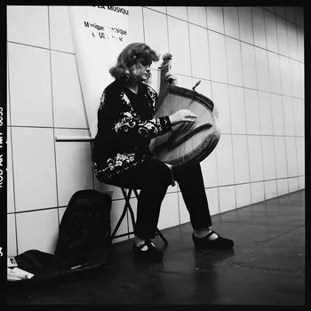Hervé Jézéquel photographie MNATP. Exposition. Musiciens des rues de Paris (18 novembre 1997 - 27 avril 1998) Ile-de-France, France 1997/4/1-1997/6/30 Ph.2008.00.4.234 Photo © Musée des Civilisations de lEurope et de la Méditerranée/Jézéquel, Hervé