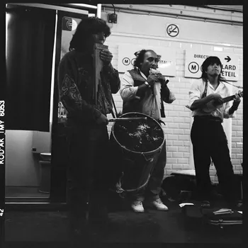 Hervé Jézéquel photographie MNATP. Exposition. Musiciens des rues de Paris (18 novembre 1997 - 27 avril 1998) Ile-de-France, France 1997/4/1-1997/6/30 Ph.2008.00.4.285 Photo © Musée des Civilisations de lEurope et de la Méditerranée/Jézéquel, Hervé