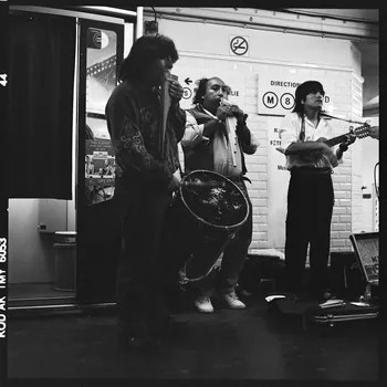 Hervé Jézéquel photographie MNATP. Exposition. Musiciens des rues de Paris (18 novembre 1997 - 27 avril 1998) Ile-de-France, France 1997/4/1-1997/6/30 Ph.2008.00.4.286 Photo © Musée des Civilisations de lEurope et de la Méditerranée/Jézéquel, Hervé