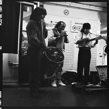 Hervé Jézéquel photographie MNATP. Exposition. Musiciens des rues de Paris (18 novembre 1997 - 27 avril 1998) Ile-de-France, France 1997/4/1-1997/6/30 Ph.2008.00.4.287 Photo © Musée des Civilisations de lEurope et de la Méditerranée/Jézéquel, Hervé