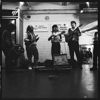 Hervé Jézéquel photographie MNATP. Exposition. Musiciens des rues de Paris (18 novembre 1997 - 27 avril 1998) Ile-de-France, France 1997/4/1-1997/6/30 Ph.2008.00.4.294 Photo © Musée des Civilisations de lEurope et de la Méditerranée/Jézéquel, Hervé