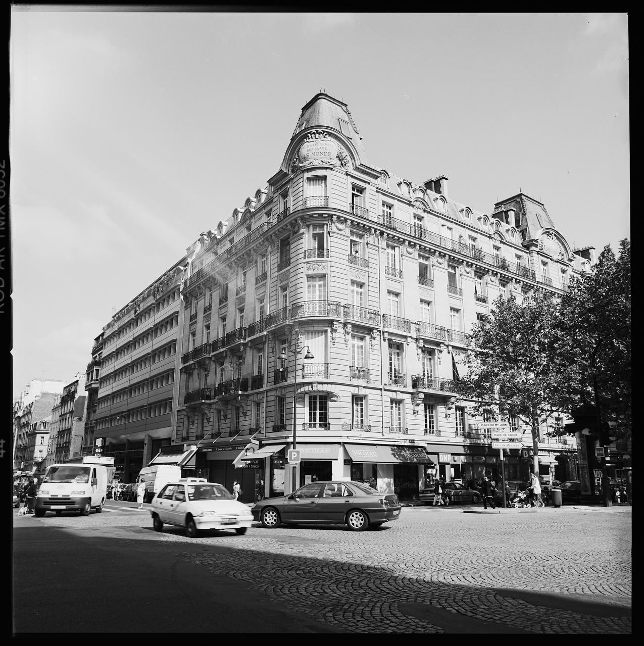Hervé Jézéquel photographie MNATP. Exposition. Musiciens des rues de Paris (18 novembre 1997 - 27 avril 1998) Ile-de-France, France 1997 Ph.2008.00.4.4 Photo © Musée des Civilisations de lEurope et de la Méditerranée/Jézéquel, Hervé