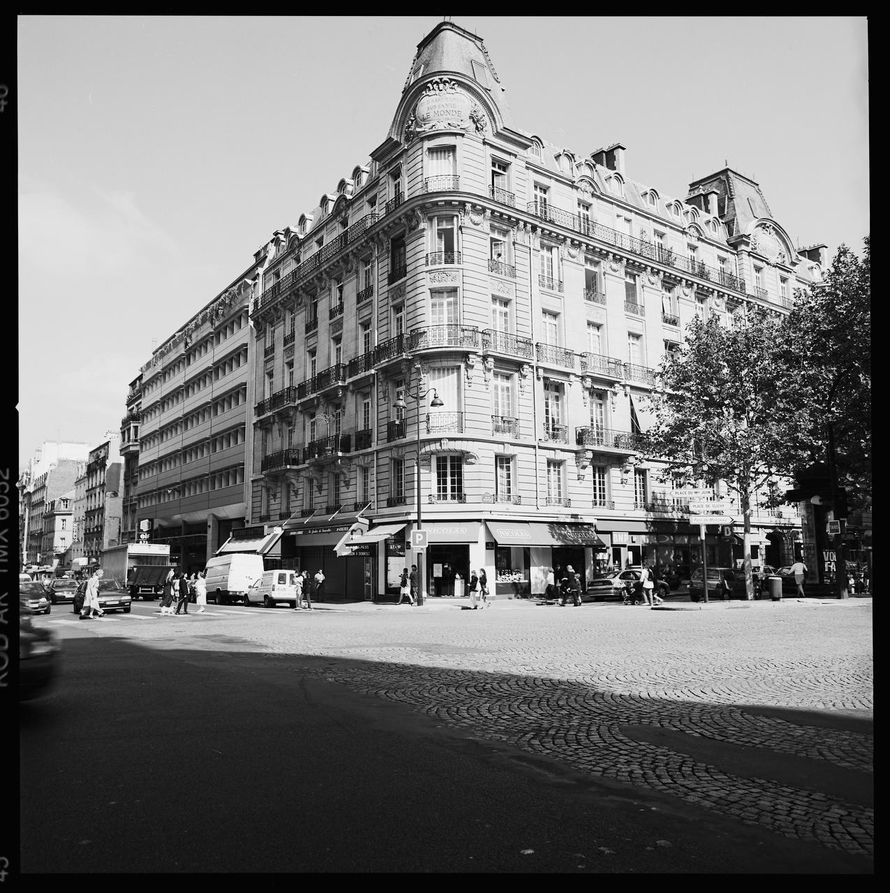 Hervé Jézéquel photographie MNATP. Exposition. Musiciens des rues de Paris (18 novembre 1997 - 27 avril 1998) Ile-de-France, France 1997 Ph.2008.00.4.5 Photo © Musée des Civilisations de lEurope et de la Méditerranée/Jézéquel, Hervé