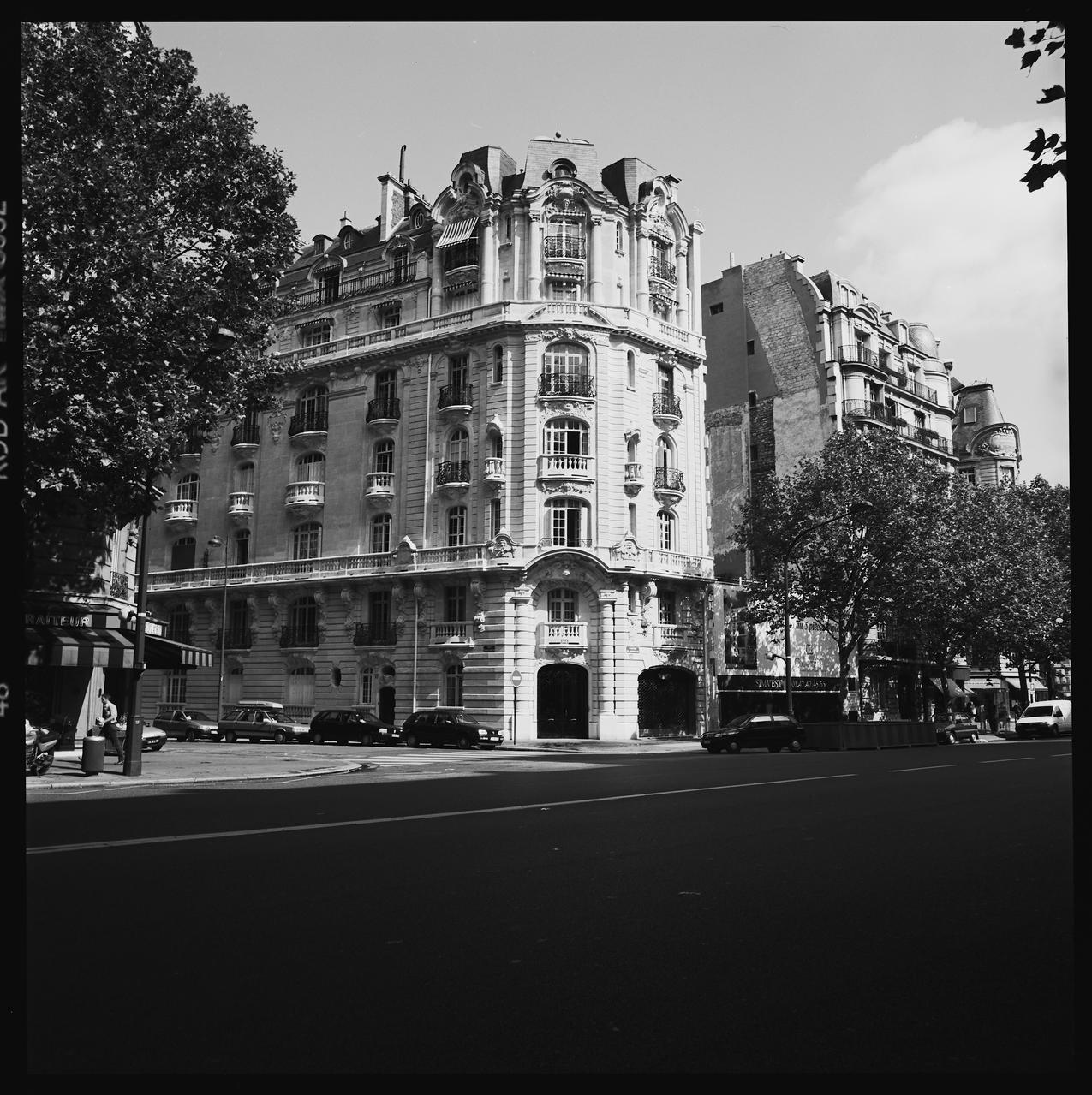 Hervé Jézéquel photographie MNATP. Exposition. Musiciens des rues de Paris (18 novembre 1997 - 27 avril 1998) Ile-de-France, France 1997 Ph.2008.00.4.7 Photo © Musée des Civilisations de lEurope et de la Méditerranée/Jézéquel, Hervé