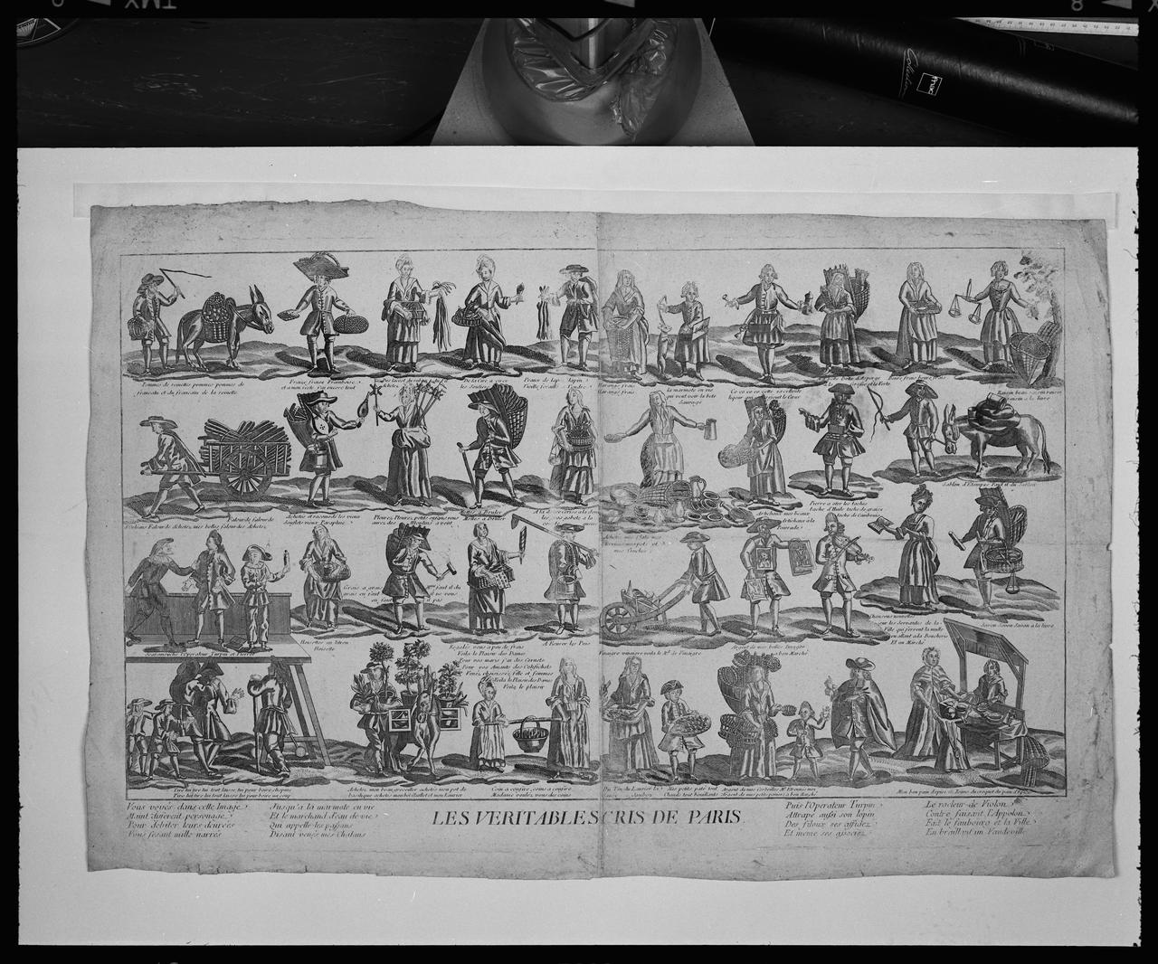 Danièle Adam ; Hervé Jézéquel photographie MNATP. Exposition. Musiciens des rues de Paris (18 novembre 1997 - 27 avril 1998) Ile-de-France, France 1997 Ph.2008.00.4.79 Photo © Musée des Civilisations de lEurope et de la Méditerranée