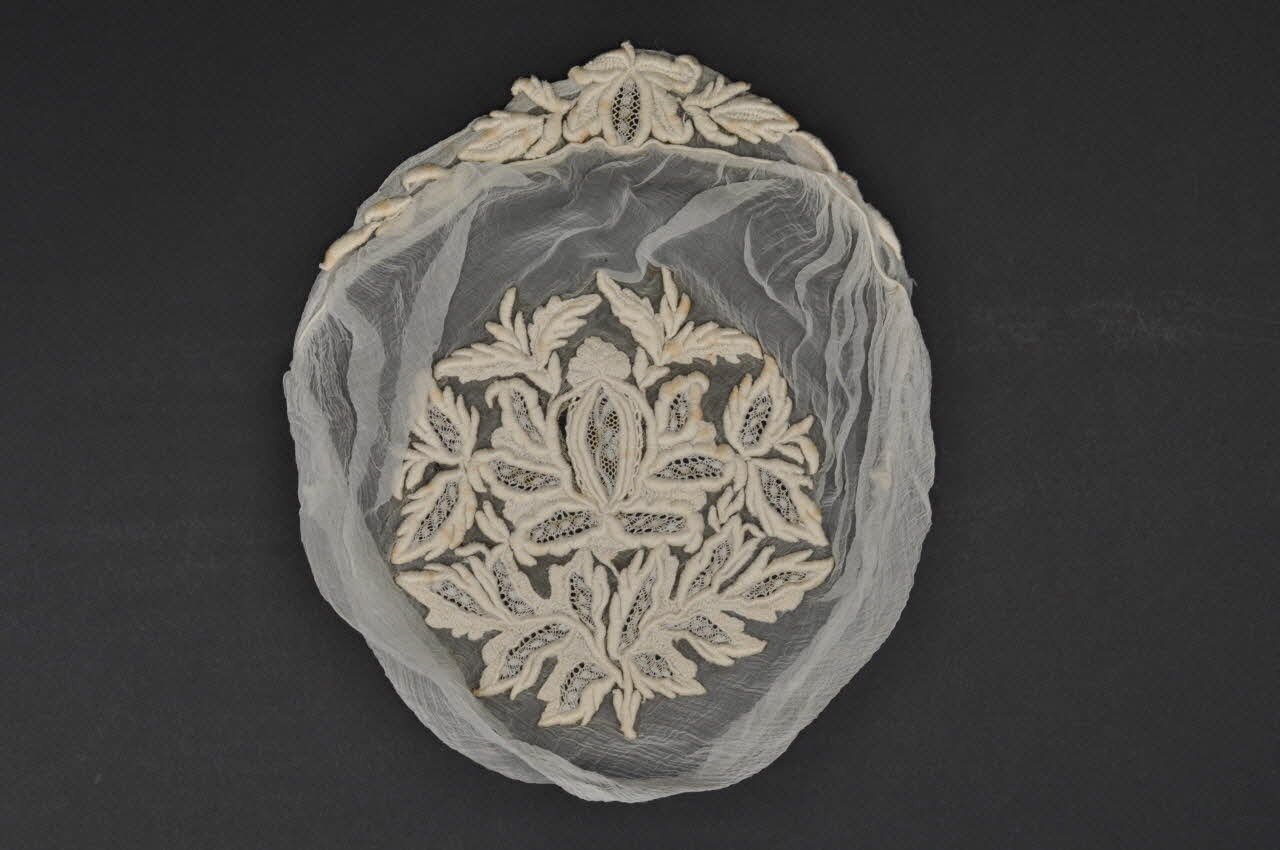 bonnet de fête 1952.18.3 Photo Mucem