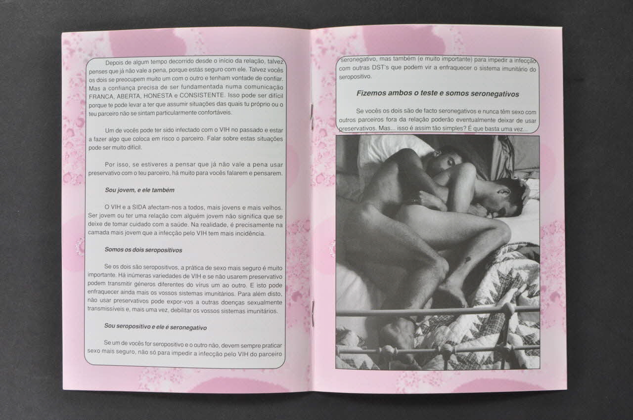 BROCHURE "Ser Gay e lidar com a Sida"  (Etre gay et lutter contre le sida) 2003.109.59 Photo Mucem