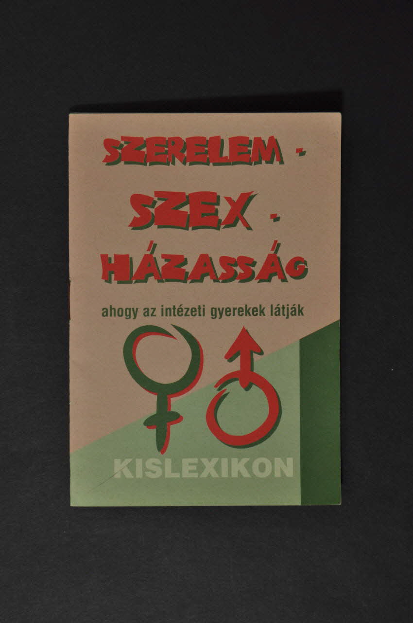 BROCHURE "Szerelem, szex, hazassag / ahogy az intézeti gyerekek latjak / Kislexicon" (Amour, sexe, mariage. Brochure pour les jeunes qui vivent en orphelinat) 2005.124.32 Photo Mucem