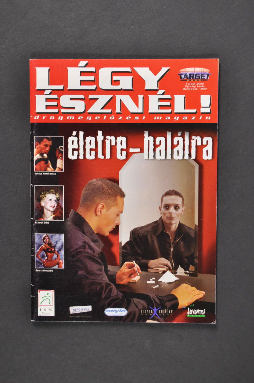 Target 2000 Youth Bureau BROCHURE Hongrie 2002 2005.124.40 Photo Mucem