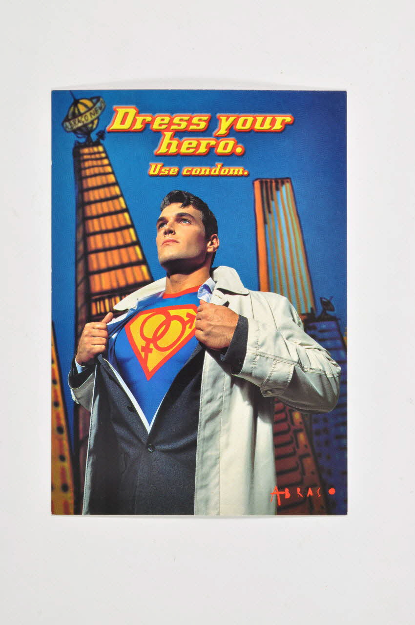 Abraço carte postale "Dress your hero. Use condom." (Habillez votre héros. Utilisez des préservatifs) Portugal 2001 2003.109.99 Photo Mucem