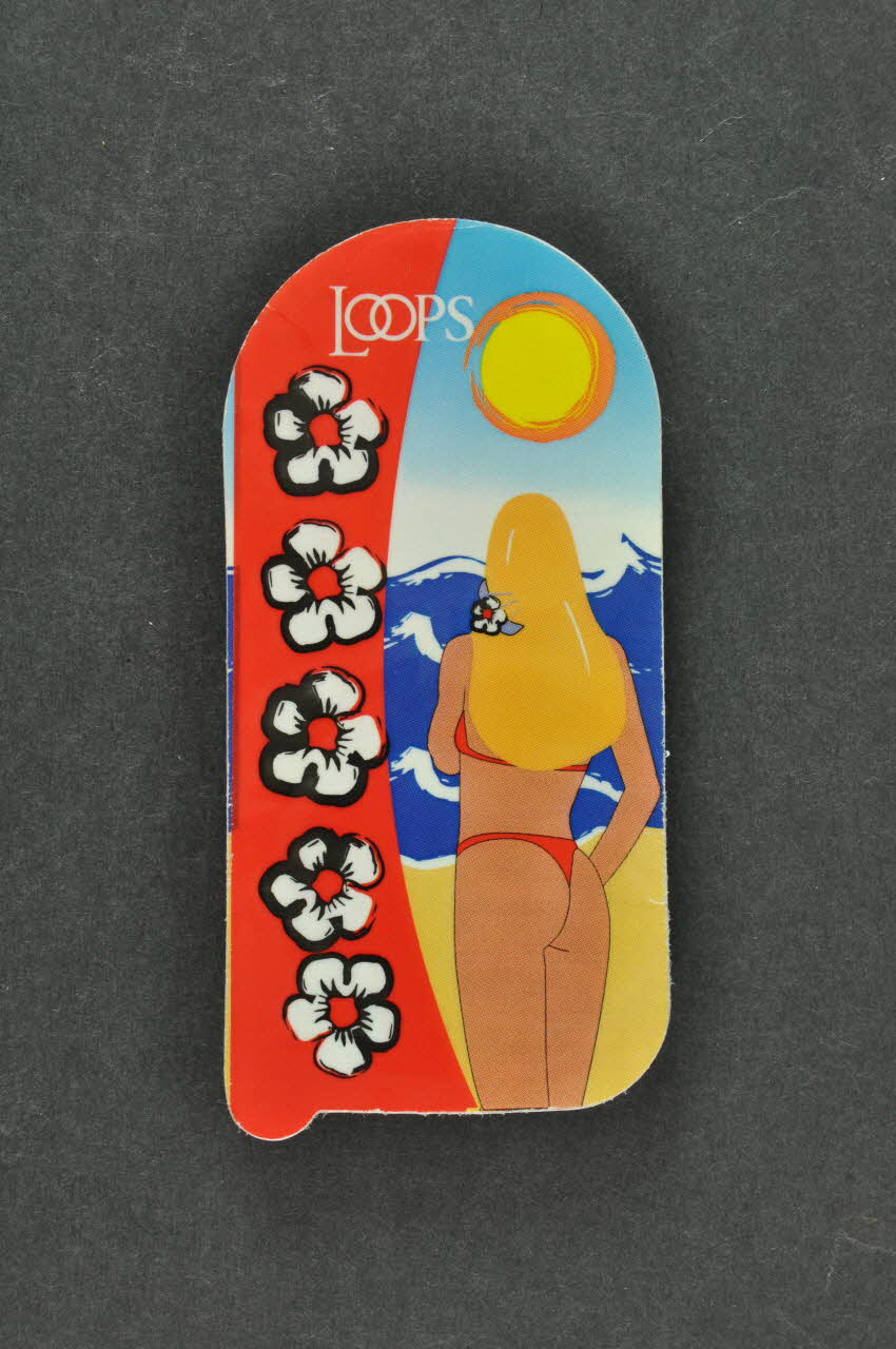 Loops Etui de préservatif et gel Fille blonde en bikini France 2004 2005.161.4 Photo Mucem