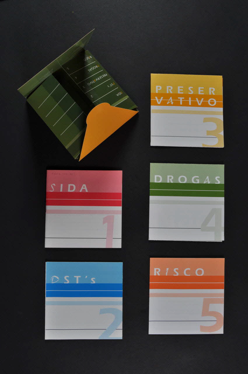 Ministerio Da Salude / Commisao Nacional Luta BROCHURE "SIDA" Portugal 2003 2003.110.10.1-6 Photo Mucem