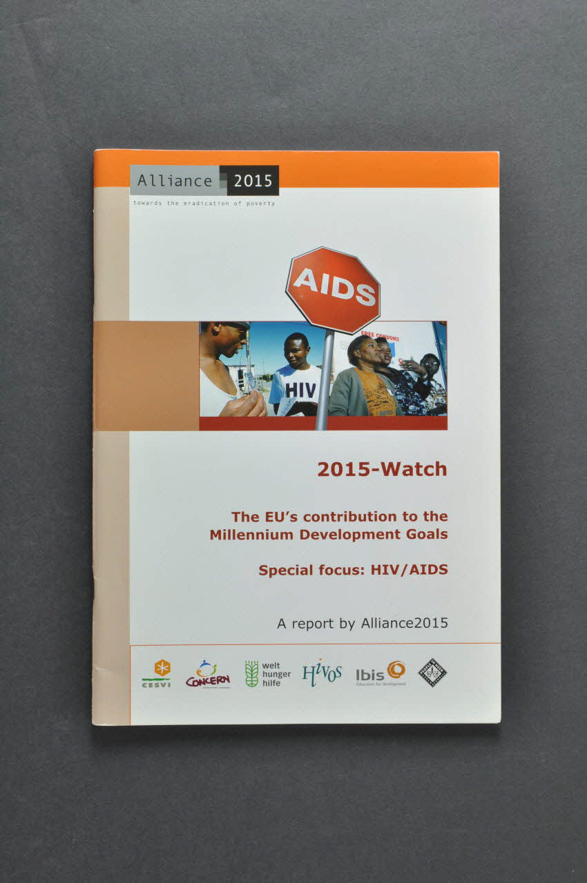 Alliance 2015,Usa BROCHURE "2015 Watch. The EU's contribution to the Millenium Development Goals. Special Focus HIV/AIDS. A report by Alliance 2015" (2015 Watch. La contribution de l'Union Européenne aux objectifs de Développement du Millénaire. Accent spécial sur le VIH/sida) Pays-Bas 2004 2005.164.2 Photo Mucem
