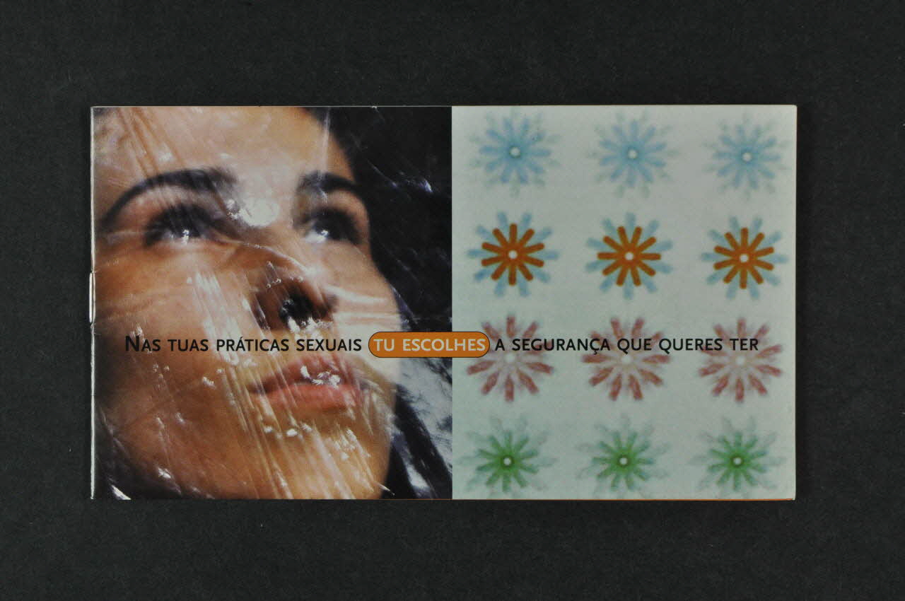 ILGA Portugal BROCHURE "Nas tuas praticas sexuais tu escolhes a segurança que queres ter" (Dans tes pratiques sexuelles choisis la sécurité que tu recherches pour toi) Portugal 2001 2003.110.3 Photo Mucem