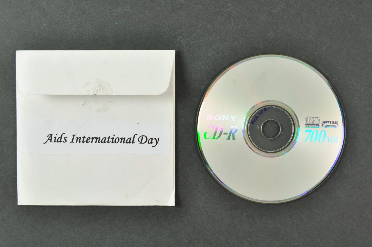CD (compact disque) "AIDS International Day" (en Egyptien) 2005.165.8.1-2 Photo Mucem