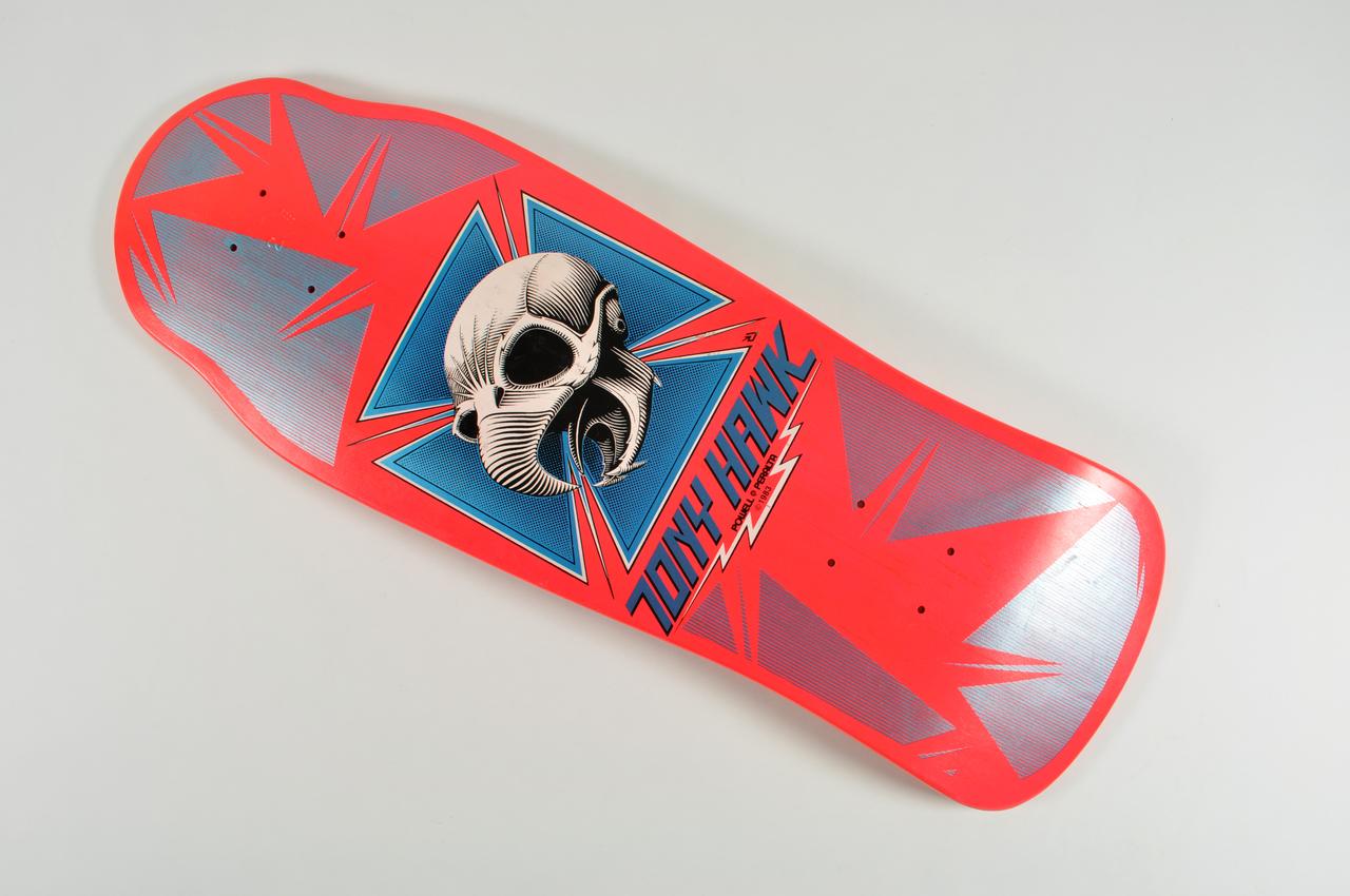 Powell-Peralta skateboard Pro model "Tony Hawk" Etats-Unis 1988 2002.47.3  Photo Mucem