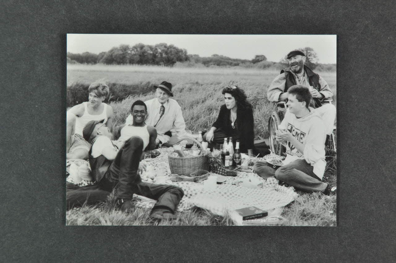 carte postale "Familien bande - Uns trennt so vieles. Oder?" (La bande familiale. Nous ???) 2003.111.130 Photo Mucem