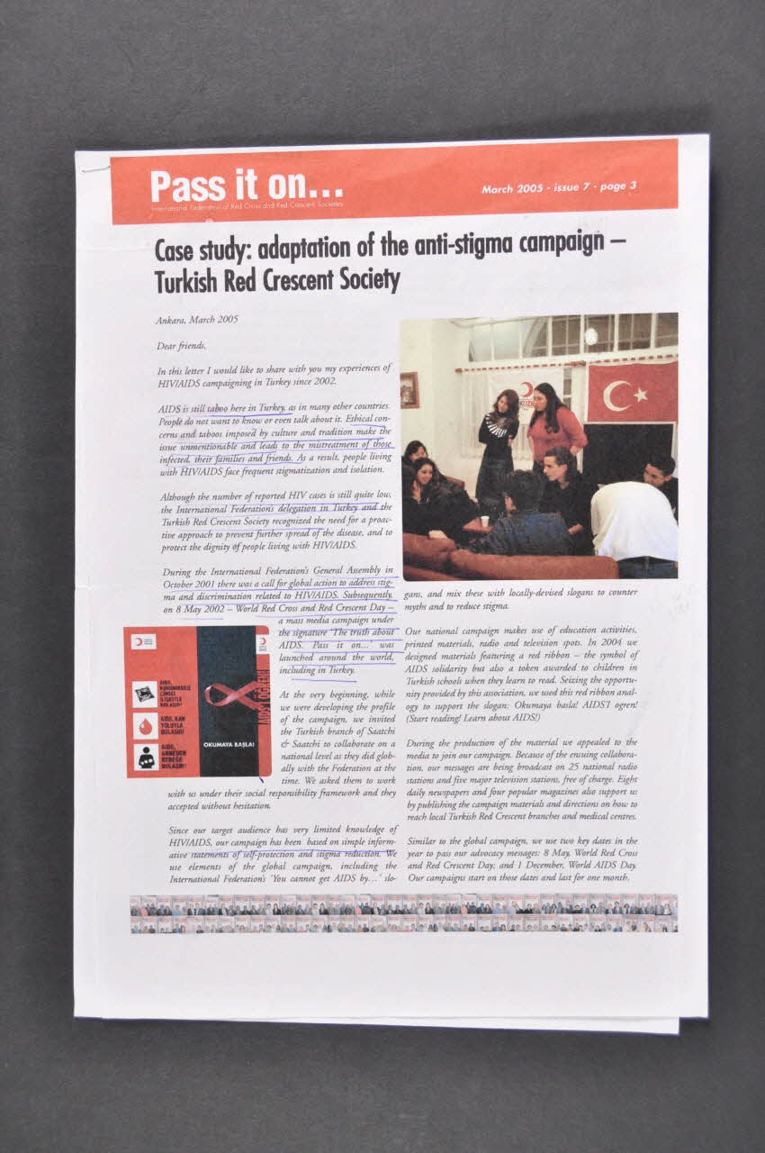 Red Cross And Red Crescent Society Bulletin associatif "Pass it on..."  "Case study : adaptation of the anti-stigma campaign - Turkisch Red Crescent Society" (Etude de cas : adaptation de la campagne contre la stigmatisation - Société turque du Croissant Rouge ) Turquie 2005/3 2005.170.16 Photo Mucem